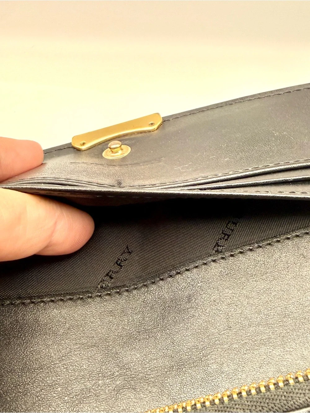 Burberry Embossed Pattern Black Leather Wallet | New Zipper Pull